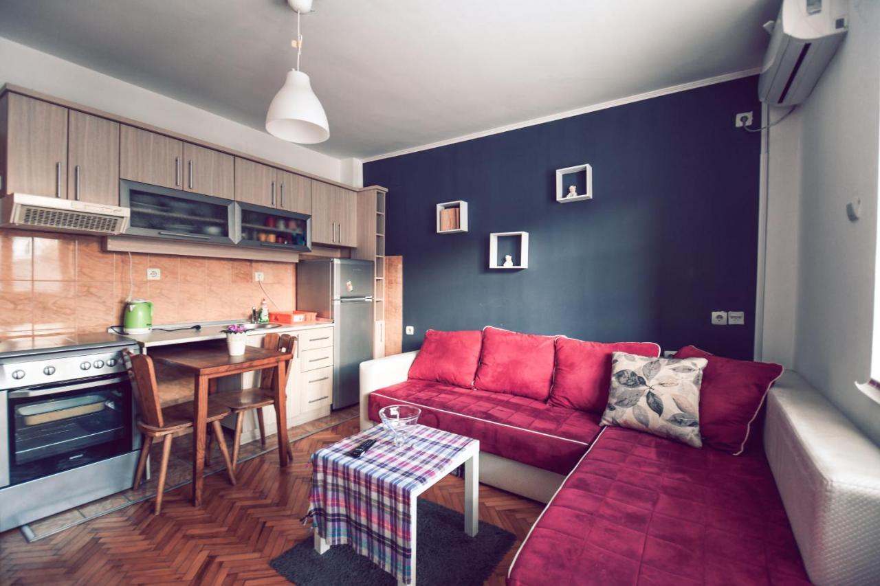 Square Vanilla Apartment *