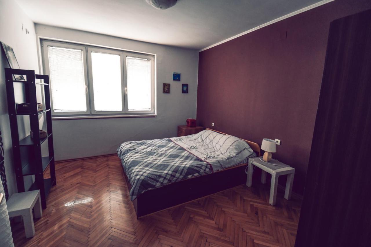 Square Vanilla Apartment *
