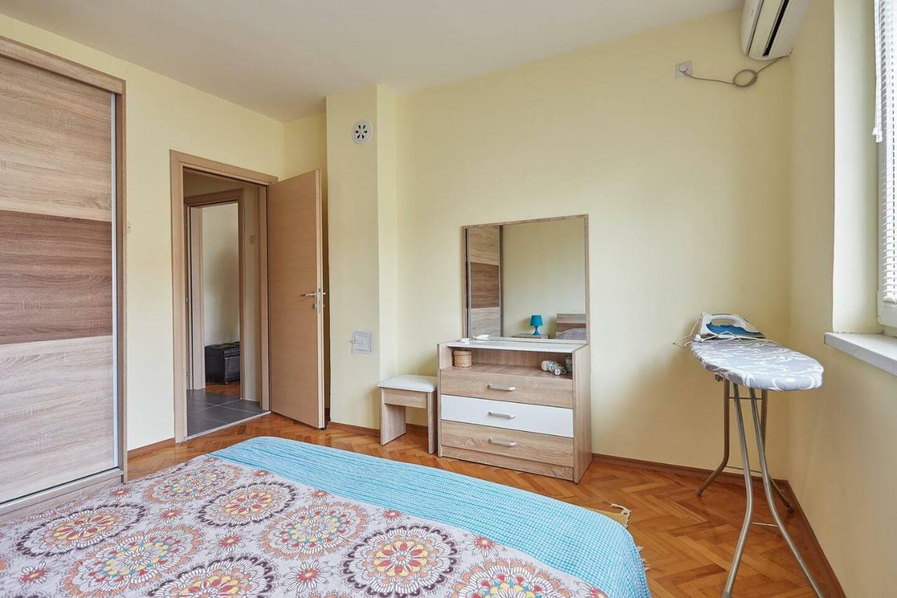 Square Vanilla Apartment Skopje