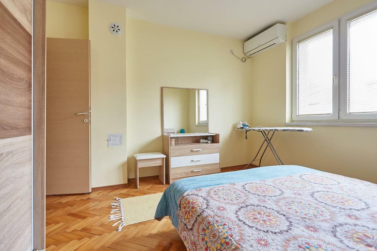 Square Vanilla Apartment